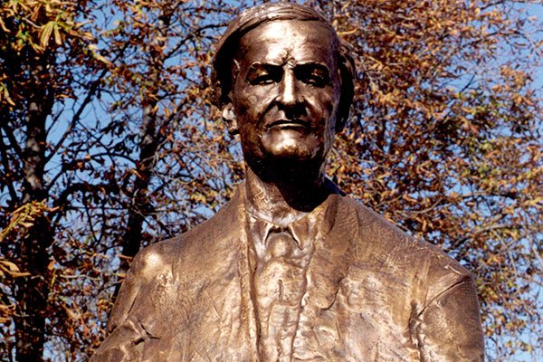 Dr. Laki Kálmán Bust