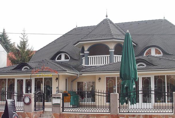 Castle Restaurant and Pizzeria