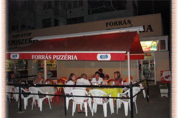 Forrás Pizzéria
