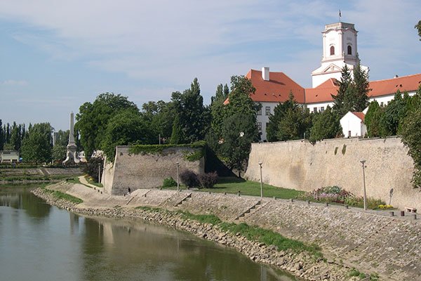 Győrújbarát és Nyúl – túrák és bortúrák