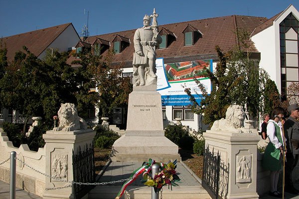 Rememberance Statue of the I. World War Victims