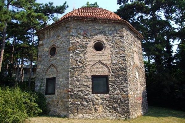 Die Türbe des Idris Baba