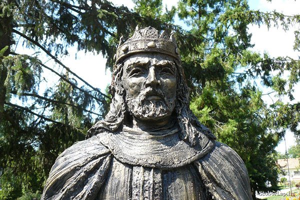 Szent István statue