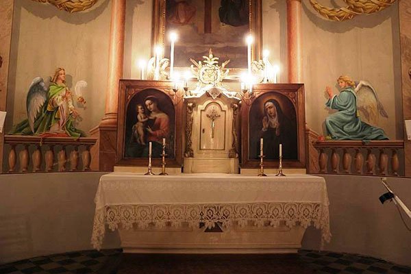 Roman Catholic Church - 'Praising the Holy Cross'