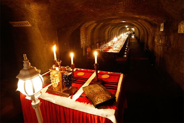 Der 220 Jahre alte István-Keller und das Nationale Weinmuseum