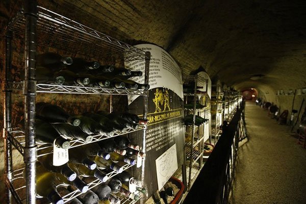 Der István-Keller und das National Winemuseum