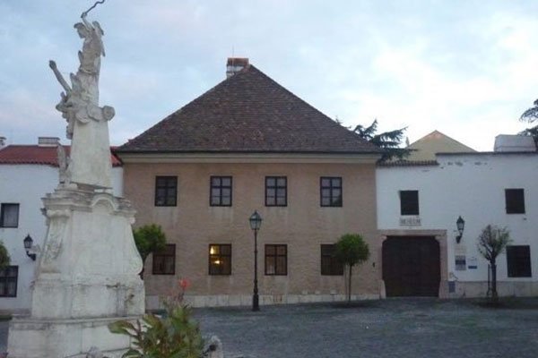 Városi Művészeti Múzeum-Miklós Borsos Permanent Exhibition