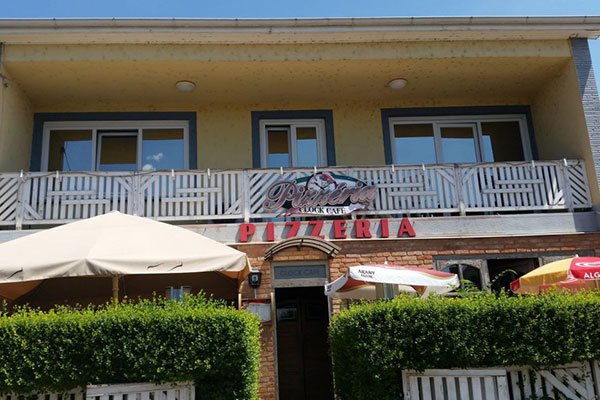 Clock Cafe & Pizzéria