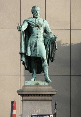 Eötvös Platz