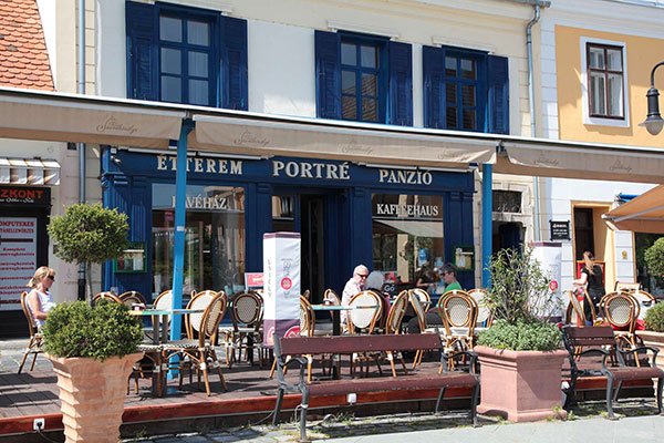 Portré Hotelbár