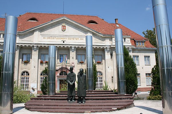 Professoren Skulpurengruppe