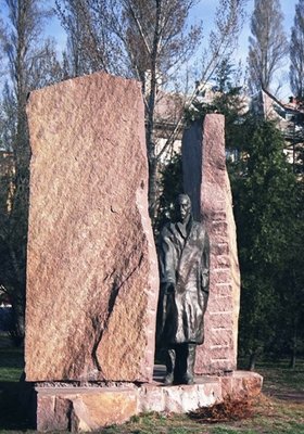 Raoul Wallenberg Statue in Buda