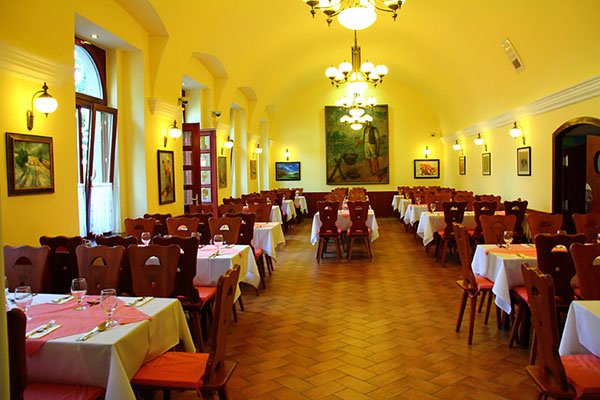 Roosevelt Square Fish Tavern