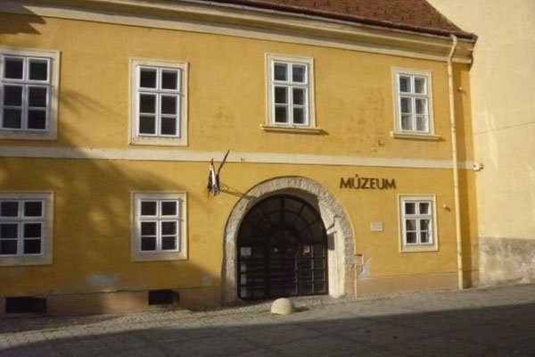 Városi Művészeti Múzeum-Péter Váczy Collection