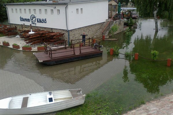 Zátony Étterem & Music Pub