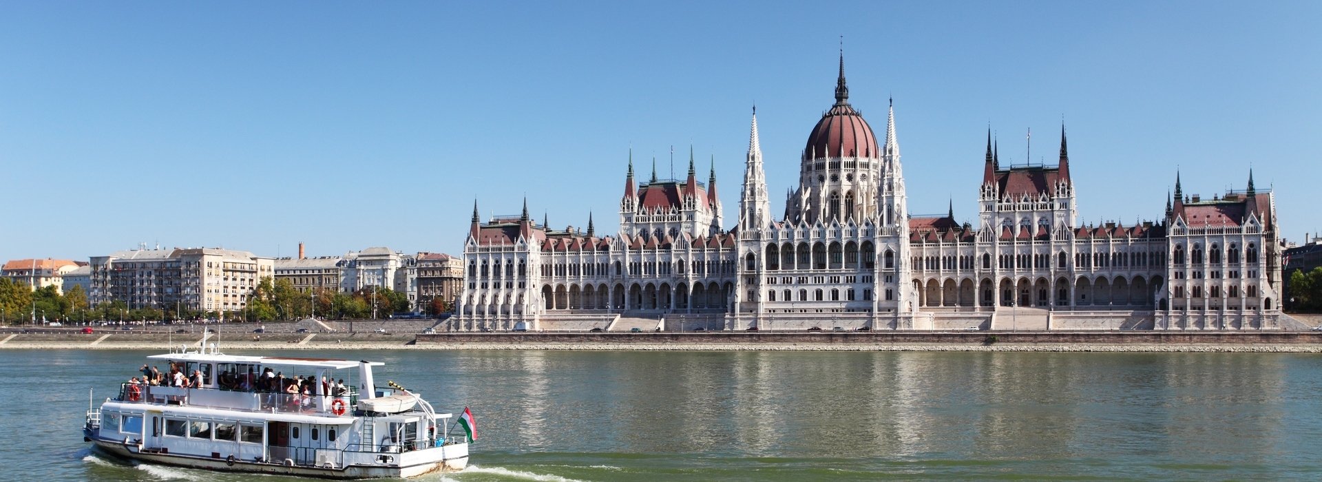 Legenda Abendessen bei Kerzenlicht auf der Donau