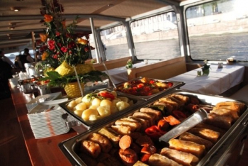 Lunch & Cruise - 14:00